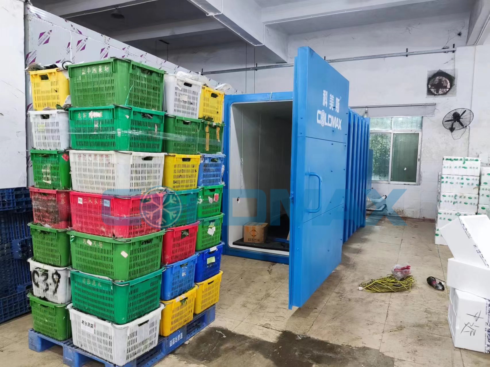 深圳客户张总蔬菜基地合作社三卡板果蔬真空预冷机安装现场